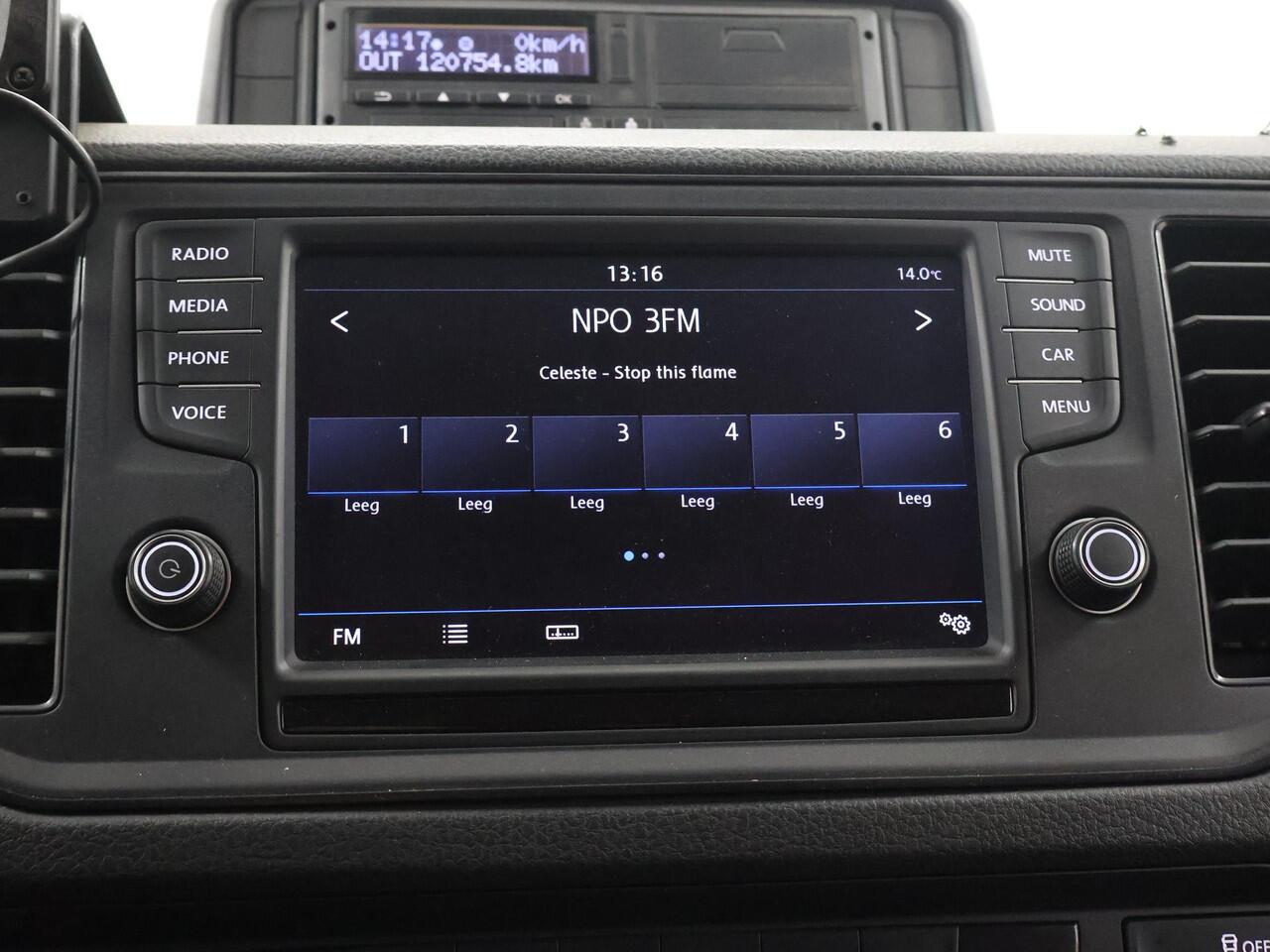 Volkswagen CRAFTER 50 | DC | 177 PK | BE Trekker | Tachograaf | BE-Trekker | Airco | Trekhaak 3500 KG. | 3-zits | Inrichting laadruimte | Koppelschotel