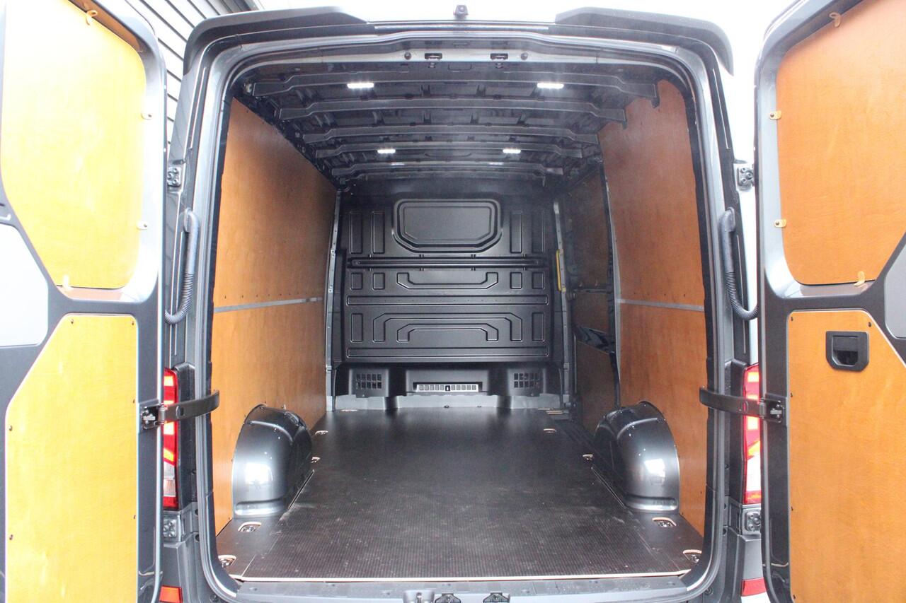 Volkswagen CRAFTER Facelift 30 2.0 TDI 177pk DSG L3H2 Exclusive Facelift Trekhaak Camera Stoelverwarming Led Navigatie