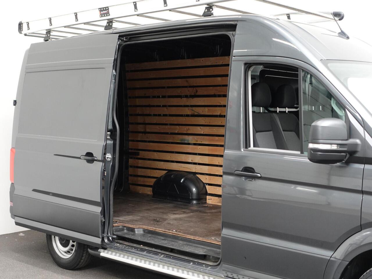 Volkswagen CRAFTER 30 2.0 TDI L3H3 Highline Trekhaak Apple Carplay Navigatie Cruise Control Camera MF Stuurwiel imperiaal + Trap