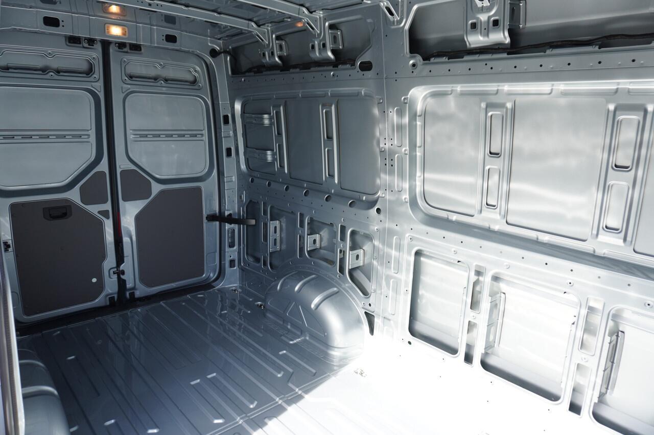 Volkswagen CRAFTER 35 2.0 TDI 140PK L3H3 Trendline, Modeljaar 2025, App Connect, Trekhaak