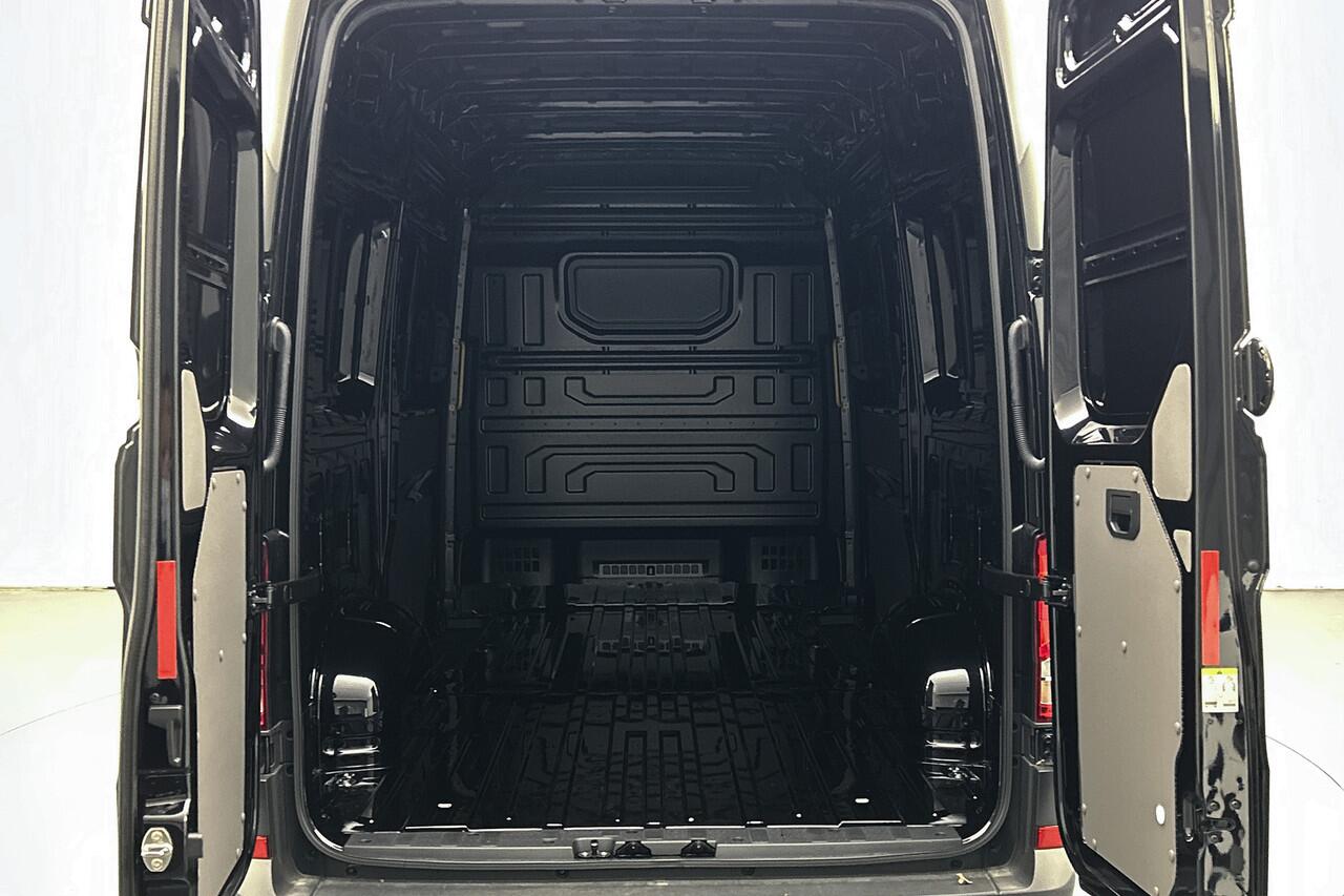 Volkswagen CRAFTER 35 2.0 TDI L3H3 177PK DSG | Nieuw model | 2x Schuifdeur | Adaptief cruise control | Apple carplay | Verwarmde stoelen | Facelift