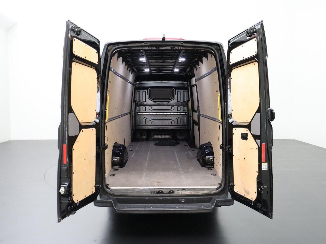 Volkswagen CRAFTER 2.0TDI 177PK DSG Automaat L5H3 XXL | Led | Luchtvering | Navigatie | Camera | 3-Persoons | Betimmering | Airco | Cruise