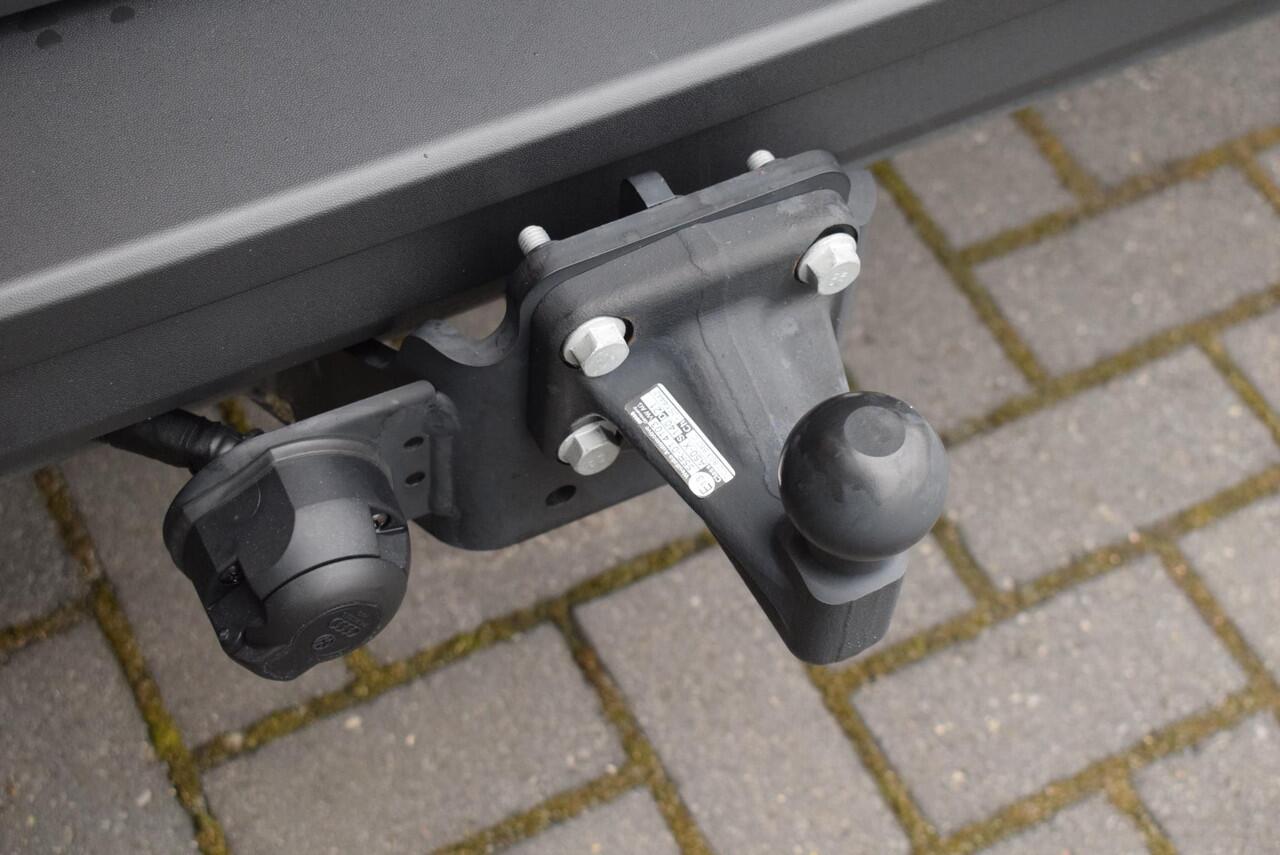 Volkswagen CRAFTER 30 2.0 TDI 140pk DSG L3H3 Exclusive Black Style Facelift BPM vrij! Trekhaak Camera Led Zonneklep Sidesteps Navigatie