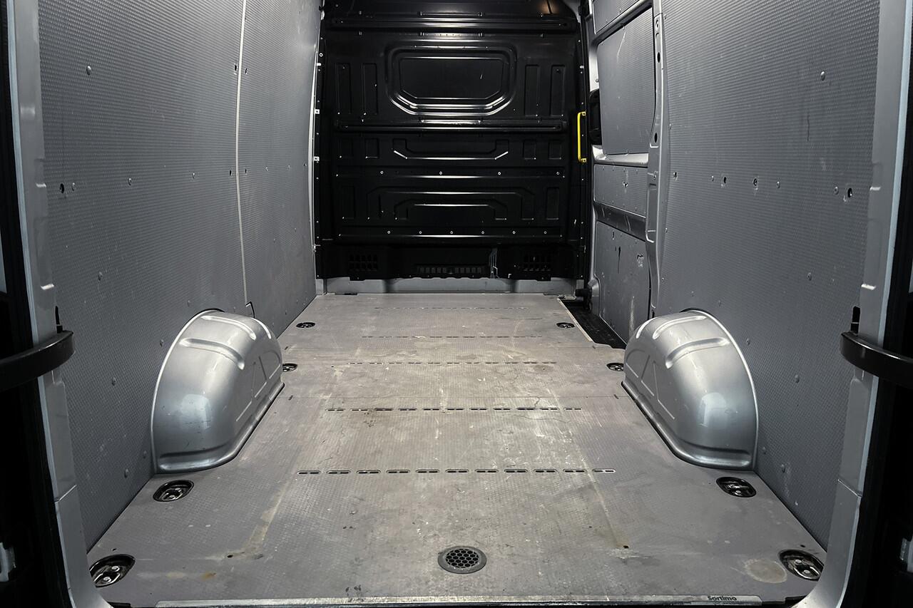 Volkswagen CRAFTER 2.0 TDI L3H3 177PK Highline | Camera | Parkeersensoren | LED koplampen | Trekhaak