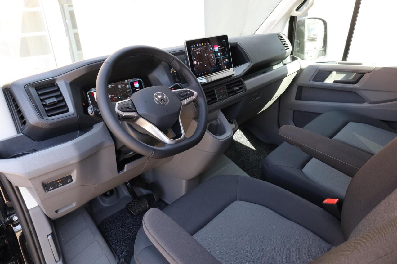 Volkswagen CRAFTER Highline L3H3 140 pk automaat BPM vrij | Trekhaak | Camera | navigatiepakket | vierseizoenbanden