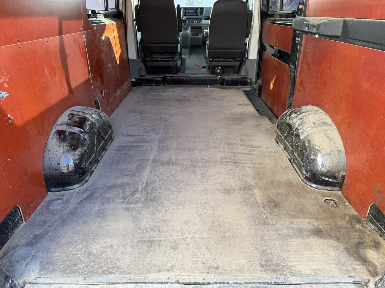 Volkswagen CRAFTER 2.0 TDI 140PK Automaat L3H3 Airco Cruise Control Elektrische Schuifdeur Trekhaak Camera Carplay Parkeersensoren voor achter