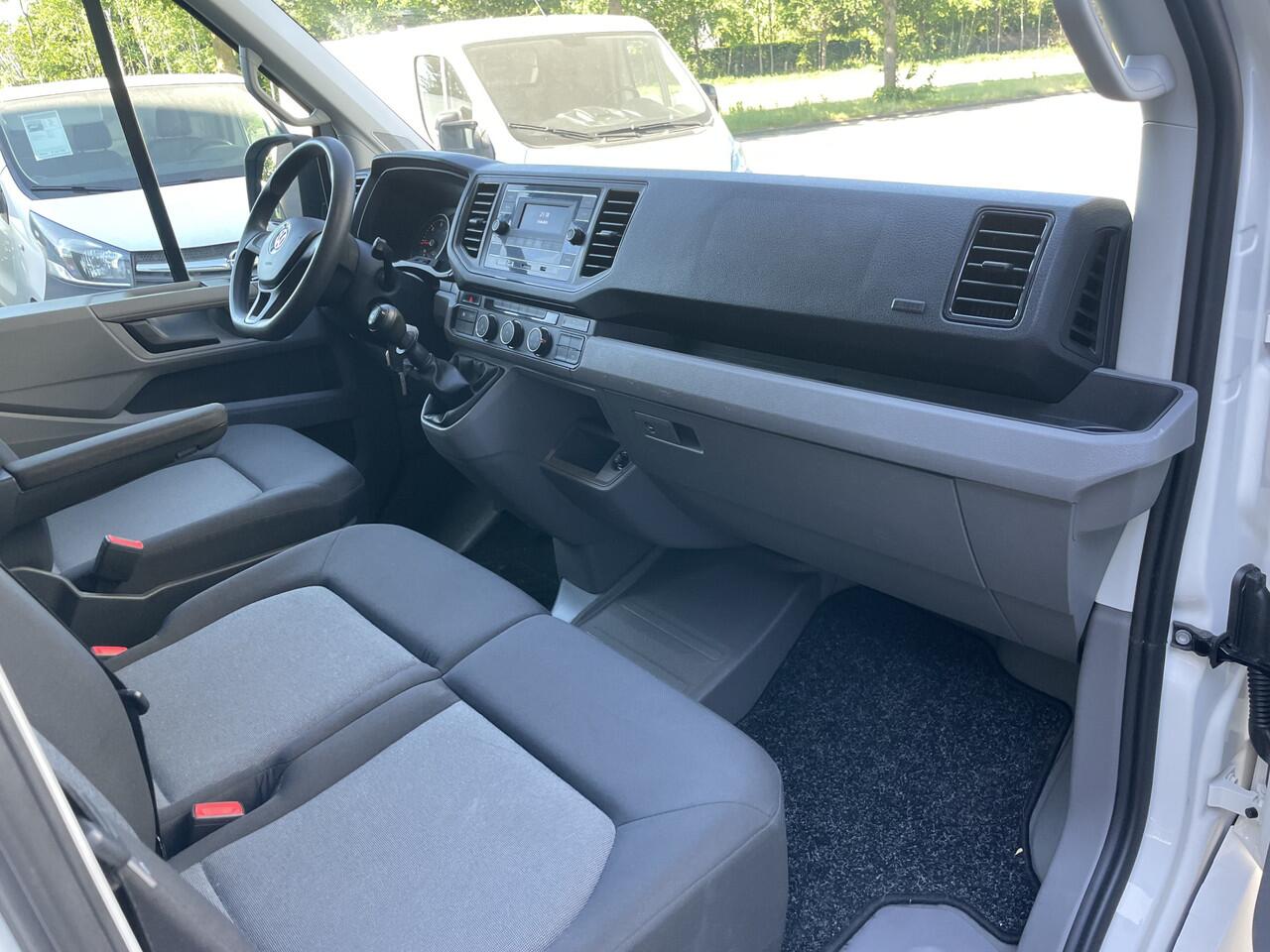 Volkswagen CRAFTER 35 2.0 TDI L4H3 Highline Airco - parkeersensoren achter - cruise control - zijschuifdeur rechts - tussenschot volledig - Ideaal voor camper