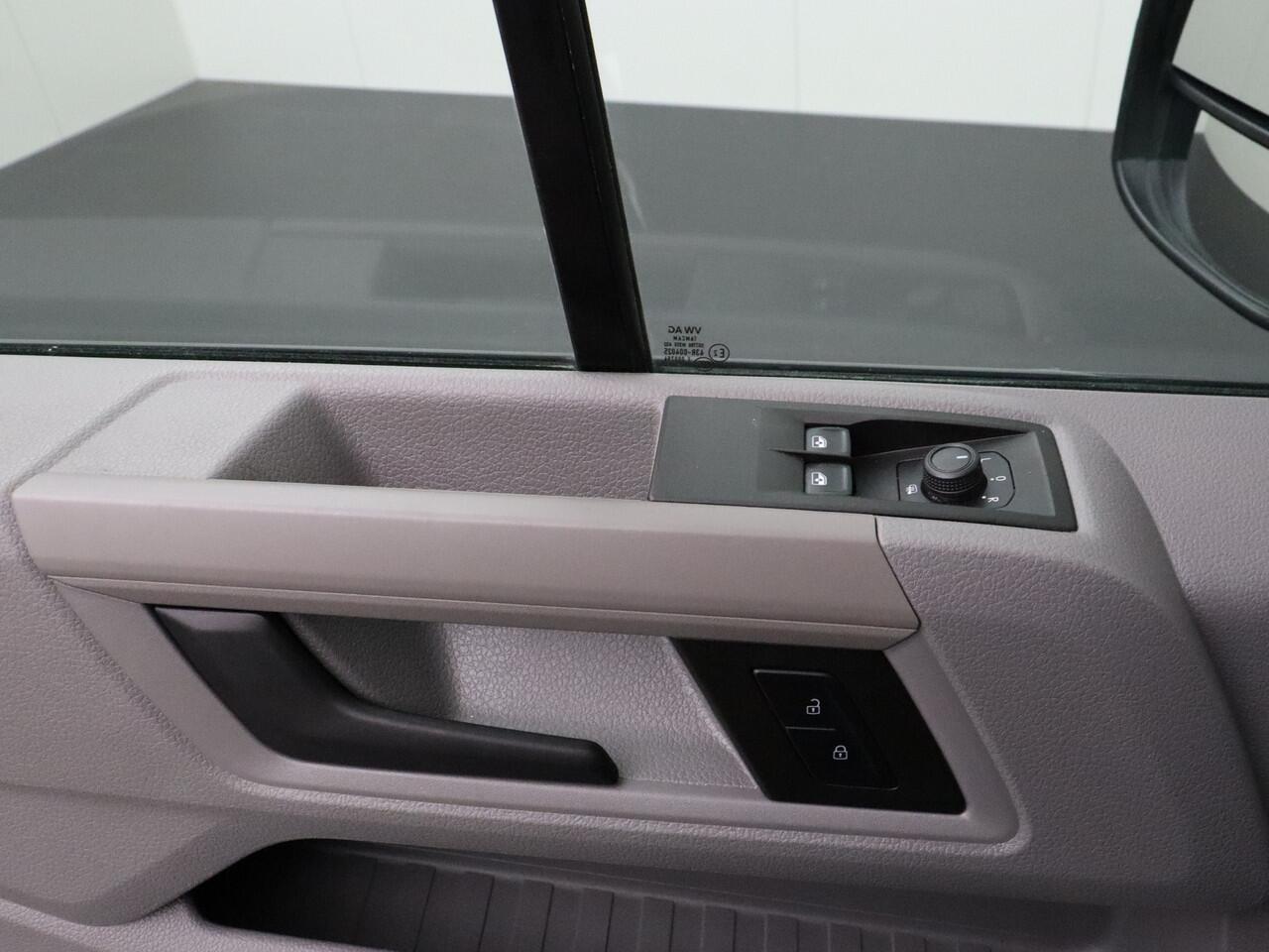 Volkswagen CRAFTER 2.0TDI 140PK DSG Automaat L3H3 | Multimedia | Camera | Airco | Cruise | 3-Persoons | Betimmering