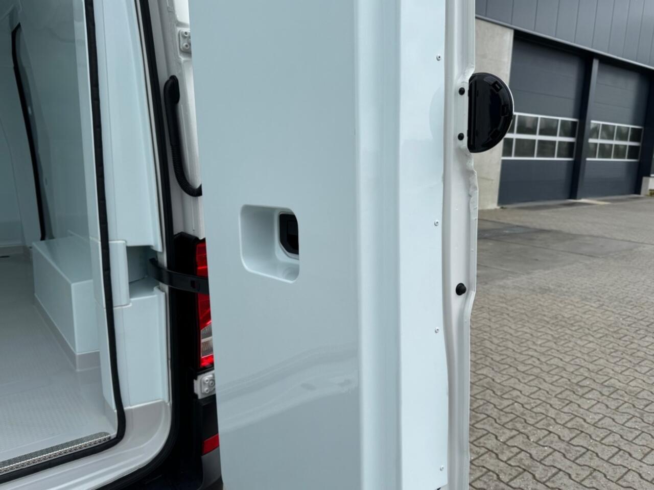 Volkswagen CRAFTER 35 2.0 TDI L3 H3 Koelwagen Carrier standby - koelen en verwarmen!
