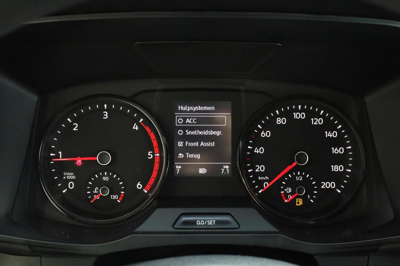 Volkswagen CRAFTER 140PK automaat Exclusive L3H3 GVW 3.5T BPM vrij | Trekhaak | Adaptive Cruise Control | Climatic | Navigatie | Park Assist | Apple CarPlay / Android auto | DAB | 17 inch lichtmetalen velgen