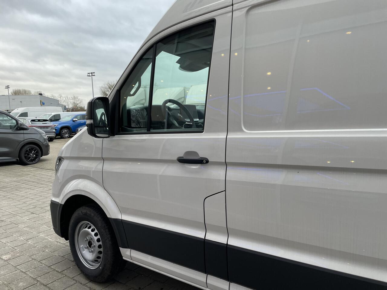 Volkswagen CRAFTER 35 2.0 TDI L3H3 140PK Hand | Trekhaak | Camera | App Connect