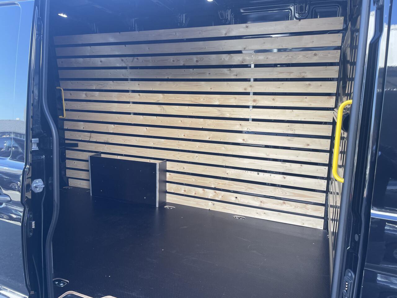 Volkswagen CRAFTER L3H3 2.0 TDI 140pk 3.5T Exclusive-edition /BPM-vrij