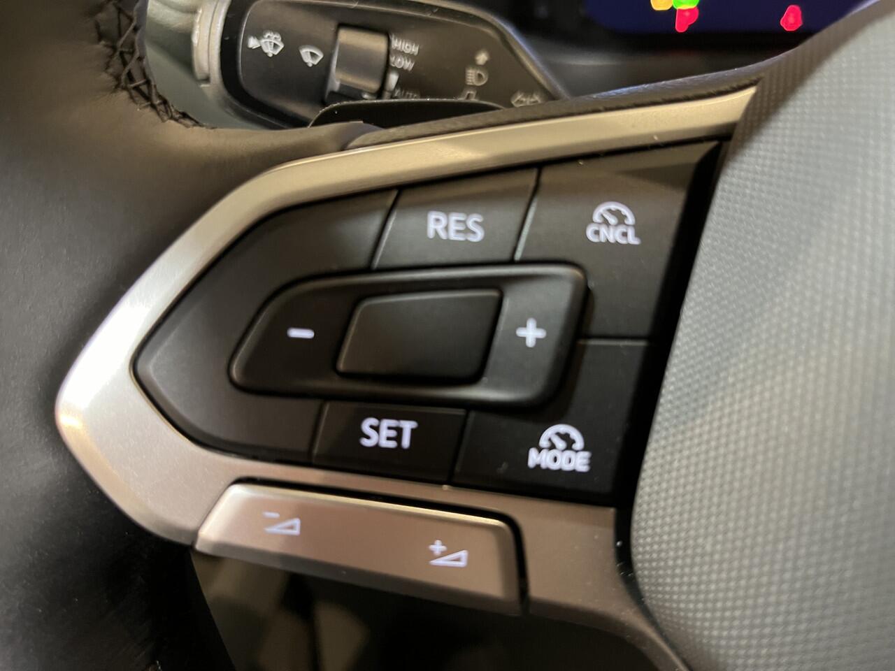 Volkswagen CRAFTER 2.0 TDI L3H2 140 PK DSG Automaat / Euro 6 / Airco / Cruise Control / PDC / CarPlay / 3-Zits / NIEUW MODEL !! / 1.400 KM !!