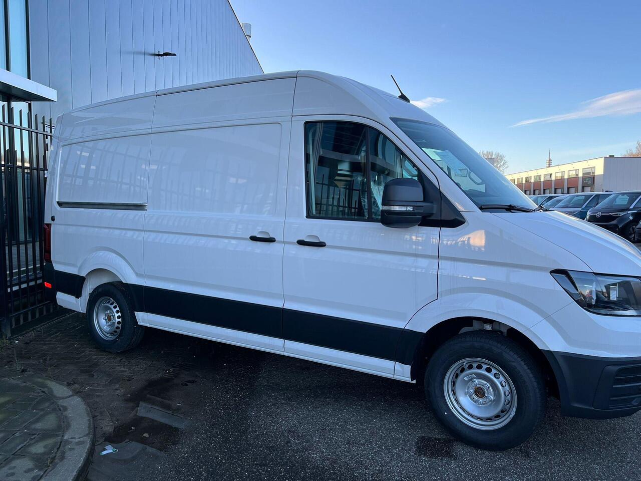 Volkswagen CRAFTER Bedrijfswagens L3H3 Trendline 103kW 140pk 3T GVW 6 versn.hand VW Bedrijfswagens Crafter Highline 35 2.0 TDI L3H3 140 pk 103 kW pk 6 versn | BPM vrij | Volwaardig reservewiel (inclusief boordgereedschap en krik) | Trekhaak met vaste kogel (inclusief aanhan