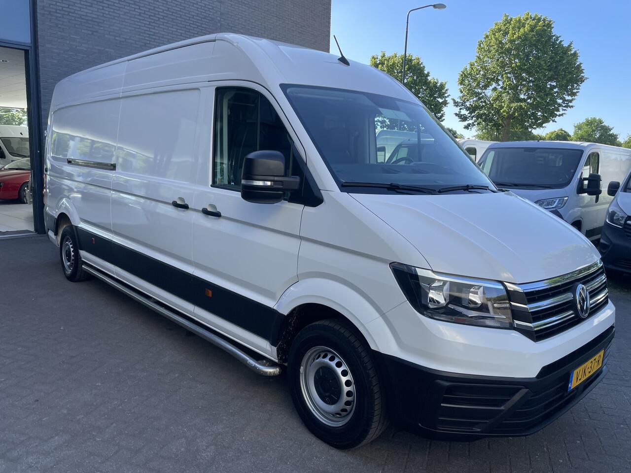 Volkswagen CRAFTER 35 2.0 TDI L4H3 Highline Airco - parkeersensoren achter - cruise control - zijschuifdeur rechts - tussenschot volledig - Ideaal voor camper