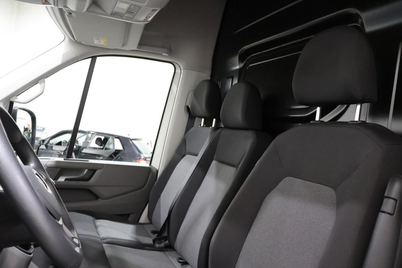 Volkswagen CRAFTER 35 2.0 TDI L3H3 Comfortline EURO VI | 140 PK | Trekhaak | Navigatiesysteem | Parkeersensoren |