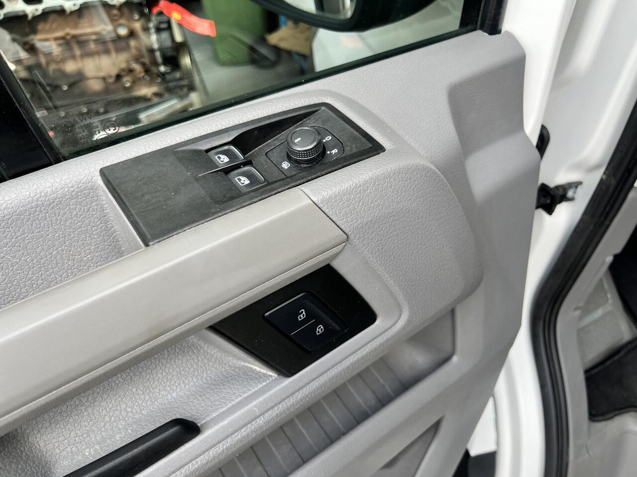 Volkswagen CRAFTER 35 2.0 TDI DC Open laadbak Airco Cruise controle Pick-up Euro 6 Parkeerhulp achter evt 3000kg trekgewicht 6 persoons p-up bakwagen open laadbak Pritsche