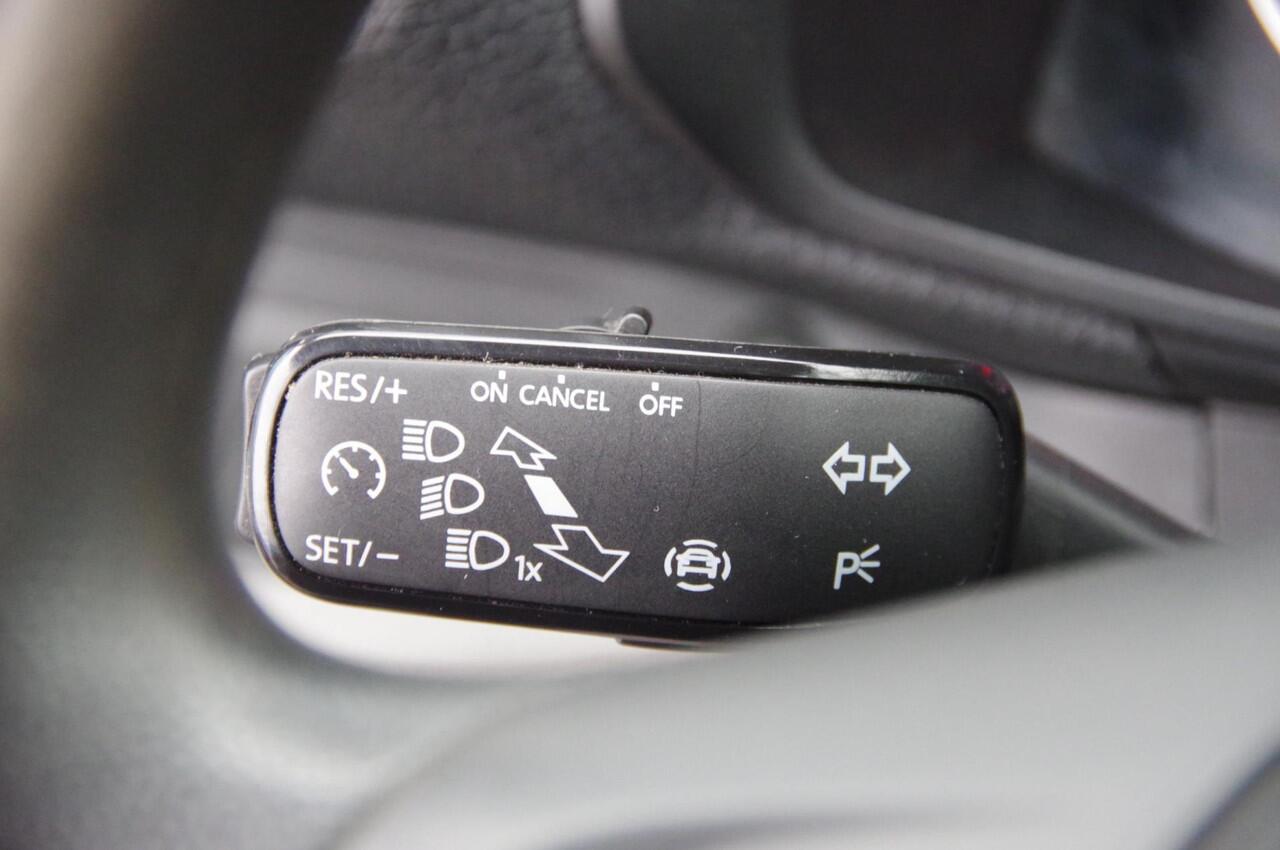 Volkswagen CRAFTER 35 2.0 TDI L3H3 HIGHLINE 140PK AUT. TREKHAAK, CAMERA, NAVI, CRUISE, AIRCO, NL AUTO, NAP