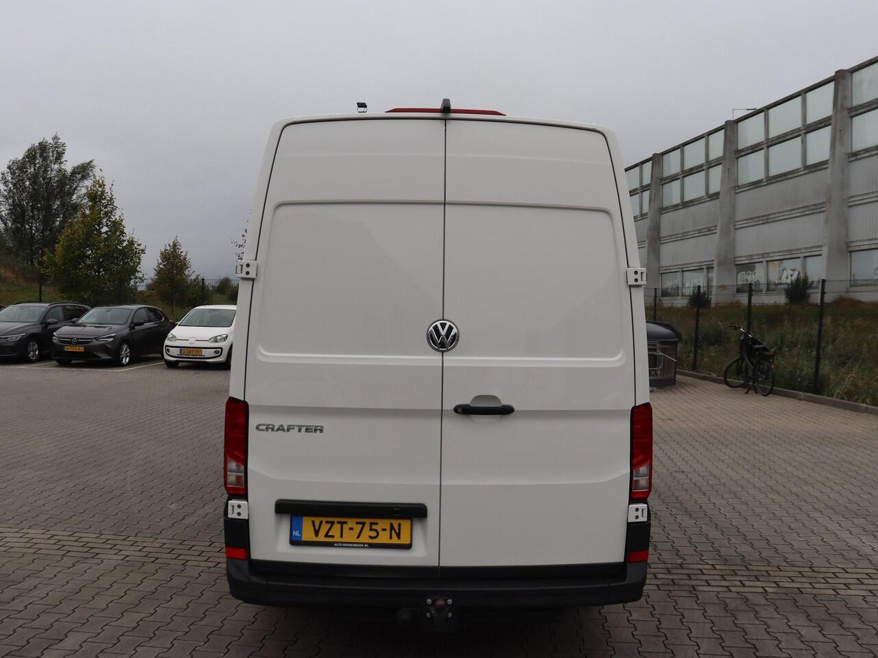 Volkswagen CRAFTER Bedrijfswagens Highline L3H3 2.0 TDI EU6 103 kW 140 pk 3.0T hand | ErgoComfort geveerde bestuurdersstoel | Bijrijdersbank | Trailer assist | Cruise control | Achteruitrijcamera |