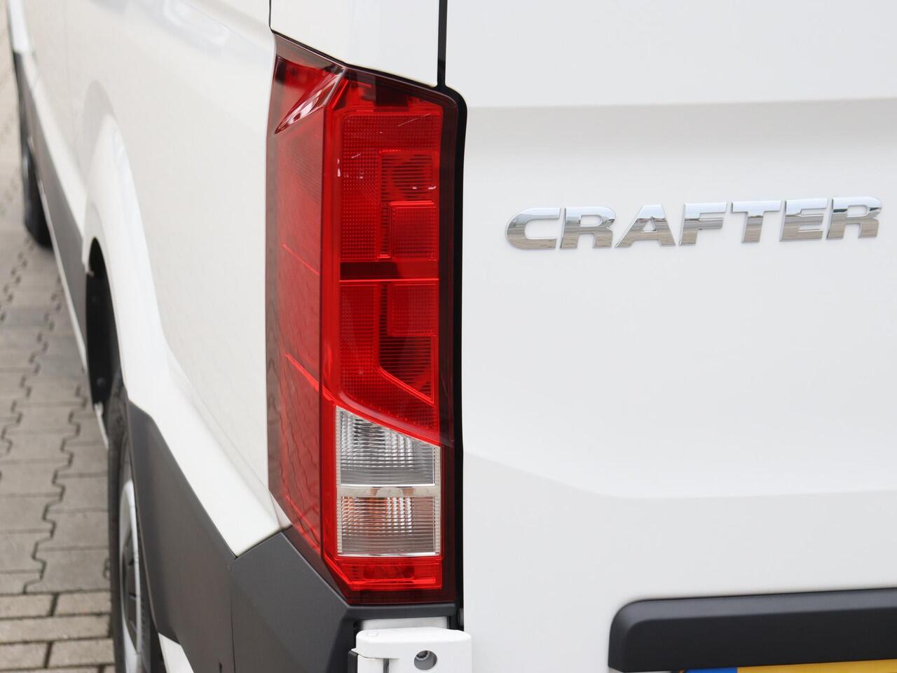 Volkswagen CRAFTER Bedrijfswagens Highline L3H3 2.0 TDI EU6 103 kW 140 pk 3.0T hand | ErgoComfort geveerde bestuurdersstoel | Bijrijdersbank | Trailer assist | Cruise control | Achteruitrijcamera |