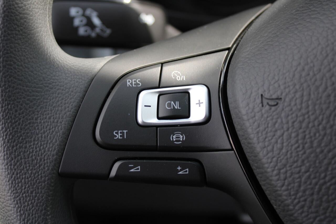 Volkswagen CRAFTER 35 2.0 TDI L3H3 177pk - 2x Schuifdeur - LED - Trekhaak - Navigatie - DAB - Geveerde stoel - Camera - Stoelverwarming - Rijklaar