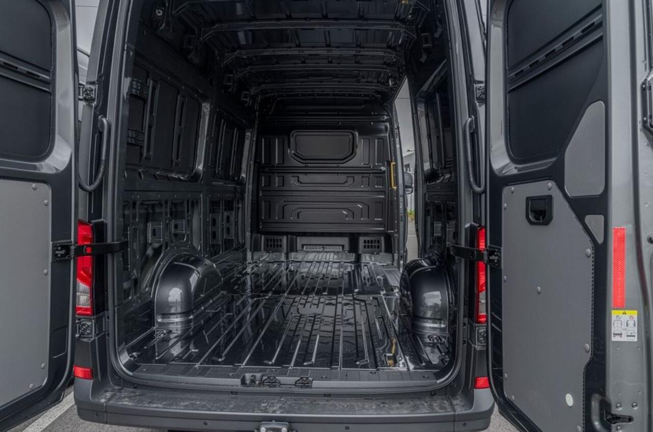 Volkswagen CRAFTER GP L3H3 2.0 TDI 140pk 3.5T Trendline / Direct leverbaar / BPM-vrij