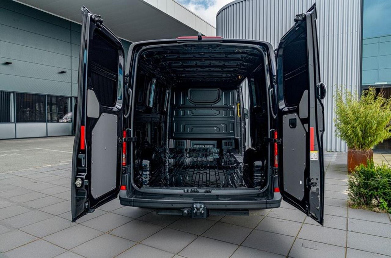 Volkswagen CRAFTER GP L3H2 2.0 TDI 140pk 3.5T FWD Trendline /Direct leverbaar /BPM-vrij .