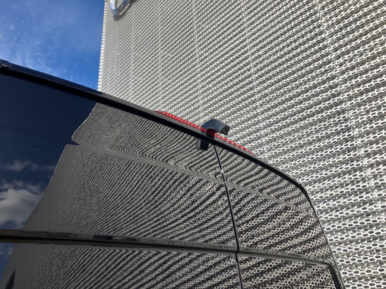 Volkswagen CRAFTER 35 2.0 TDI 177 PK 6-hand L3H3 Exclusive