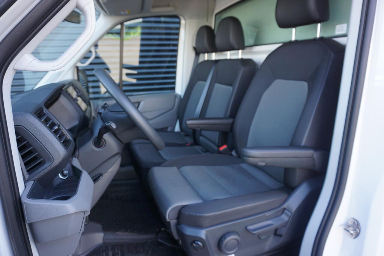 Volkswagen CRAFTER 177PK Bakwagen laadklep 750KG Trekhaak Apple Carplay 830 kg laadvermogen Camera Navi Ergo Comfortstoel