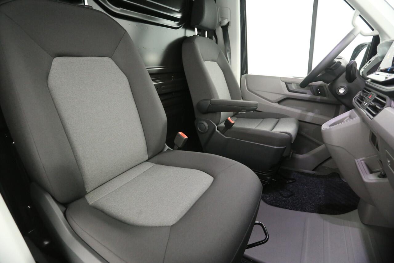 Volkswagen CRAFTER 2.0 TDI DSG HIGHLINE EXCLUSIVE L3H3 | FACELIFT MODEL | BPM VRIJ | NIEUW | 3000KG TREKHAAK | VIRTUAL | CAMERA | ADAPTIVE CRUISE | LED | 140PK | CARPLAY | 17"LMV