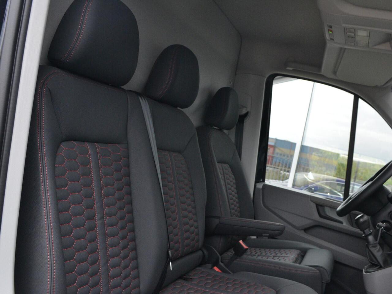 Volkswagen CRAFTER Bedrijfswagens Exclusive 2.0TDi 177pk "Hero Edition" L3H2 273918