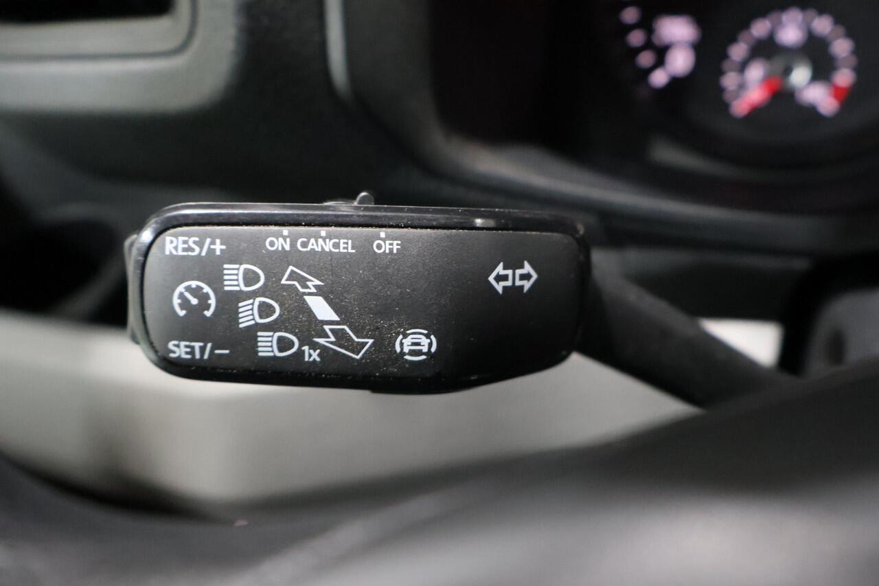 Volkswagen CRAFTER 35 2.0 TDI L3H3 Comfortline EURO VI | 140 PK | Trekhaak | Navigatiesysteem | Parkeersensoren |