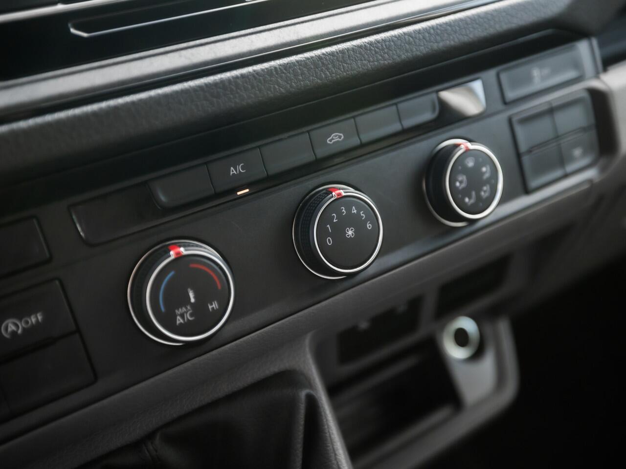 Volkswagen CRAFTER 35 2.0 TDI L4H3 (EURO 6, DUBBELE SCHUIFDEUREN, APPLE CARPLAY, CAMERA, AIRCO, ELEK RAMEN, 3 ZITPLAATSEN, BLUETOOTH, NIEUWE APK, NIEUWSTAAT)