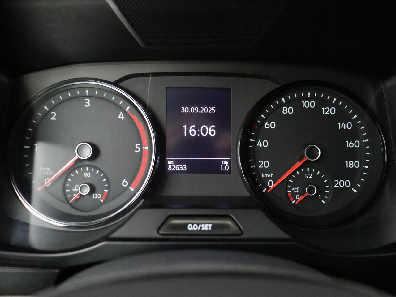 Volkswagen CRAFTER 2.0TDI 140PK DSG Automaat L3H3 | Multimedia | Camera | Airco | Cruise | 3-Persoons | Betimmering