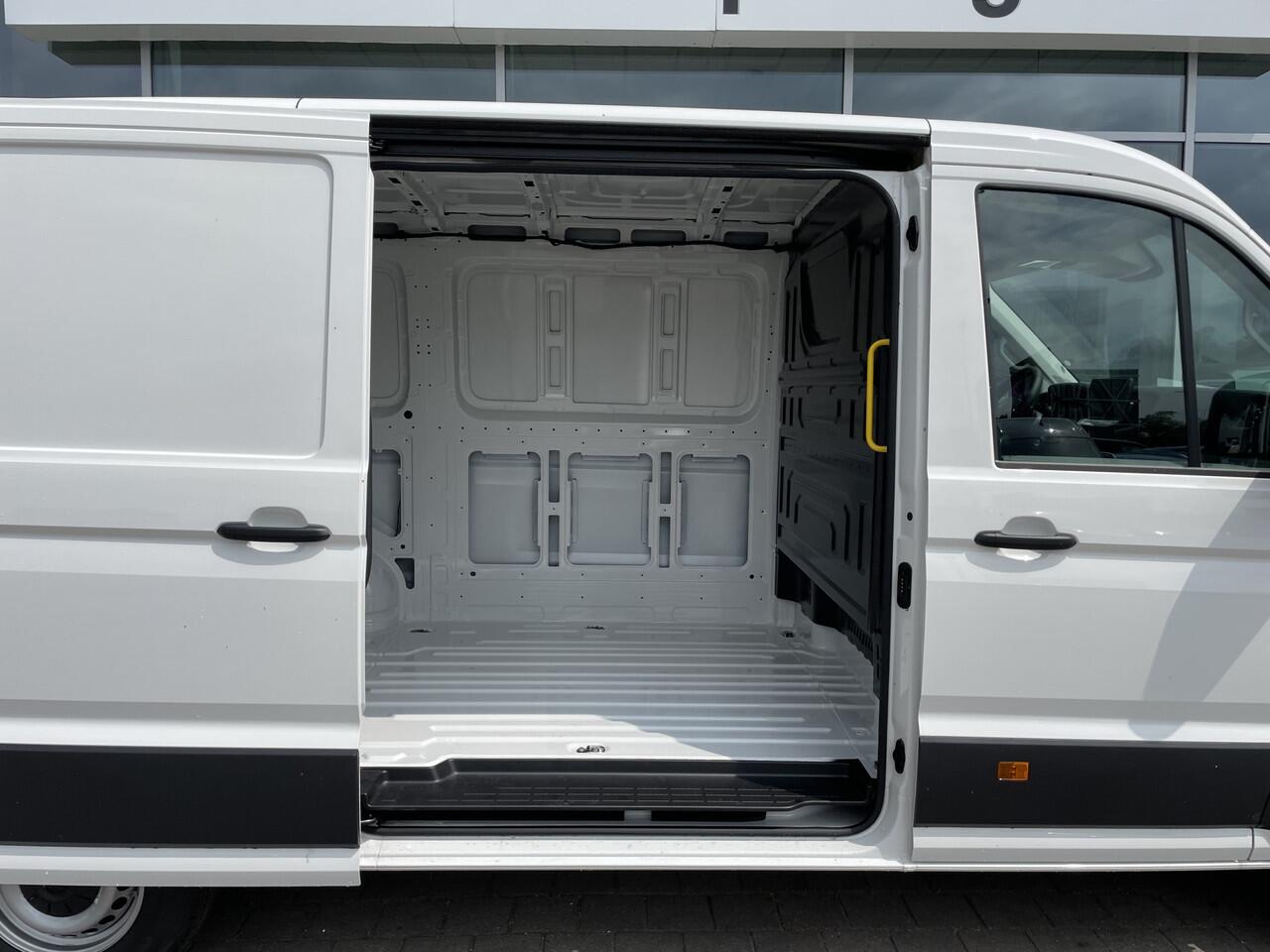 Volkswagen CRAFTER 30 2.0 TDI L3H2 Highline 140pk Automaat | Trekhaak | App connect