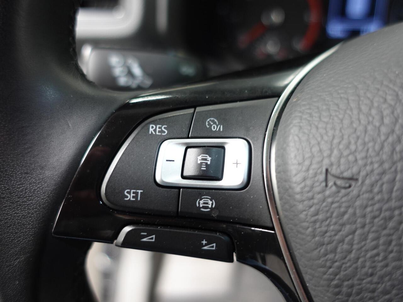 Volkswagen CRAFTER 177pk Automaat L3H3 L2H2 Highline Airco App-connect ACC Camera Trekhaak