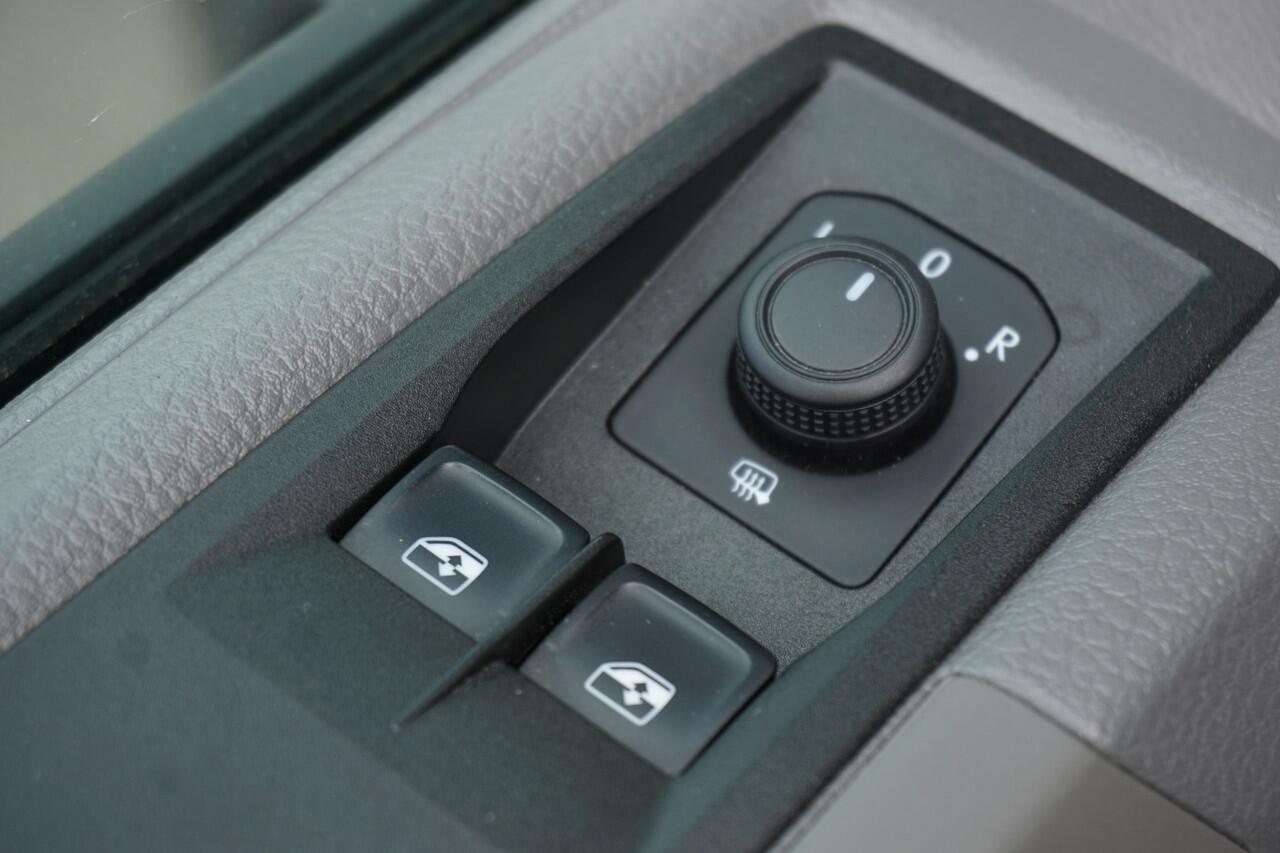 Volkswagen CRAFTER 35 177PK Automaat L3H3/L2H2 Camera 18" Velgen Apple Carplay Navi Cruise control Trekhaak Parkeersensoren