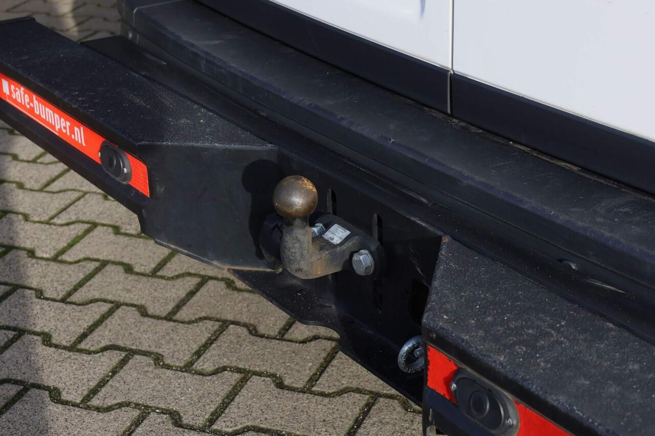 Volkswagen CRAFTER 30 2.0 TDI 140PK L3H3 Highline | Trekhaak | Geveerde stoel | Camera | Leder | Verwarmbare voorruit