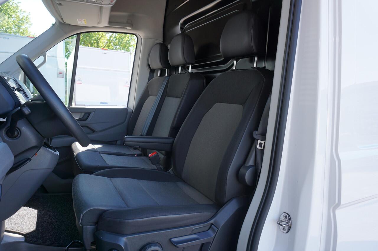 Volkswagen CRAFTER 140PK Automaat L3H3/L2H2 Apple Carplay Camera Trekhaak Sidebars Cruise control Voorruitverwarming