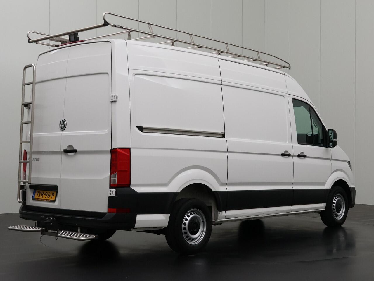 Volkswagen CRAFTER 2.0TDI L3H3 | Imperiaal | Trekhaak | Navigatie | Airco | Cruise | 3-Persoons | Betimmering