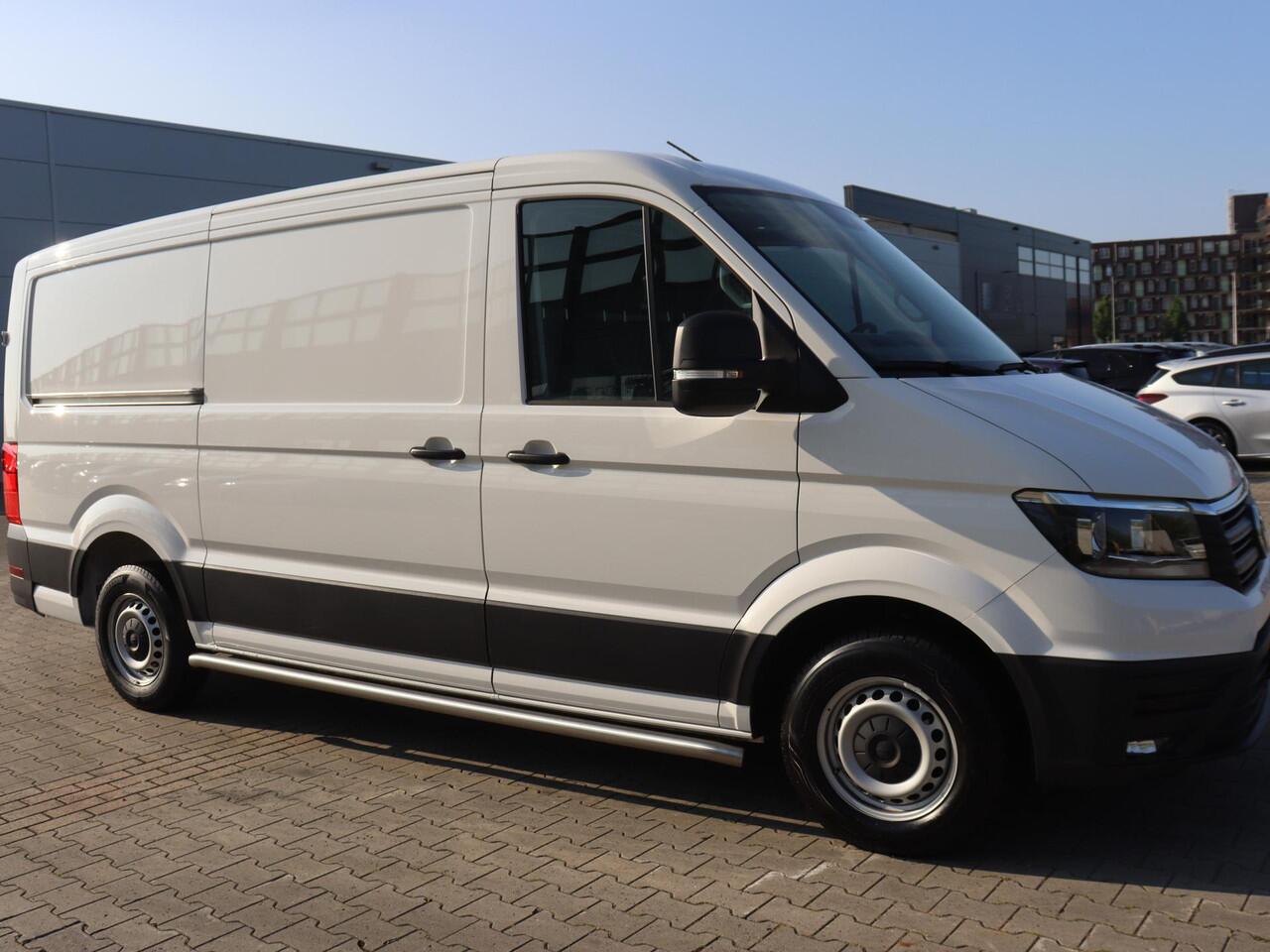 Volkswagen CRAFTER Bedrijfswagens Comfortline 2.0 TDI L3H2 75kW (102pk) 6 vers. hand | Parkeerhulp vóór en achter | Navigatie Discover Media | Cruise control inclusief snelheidsbegrenzer | Vierseizoensbanden |