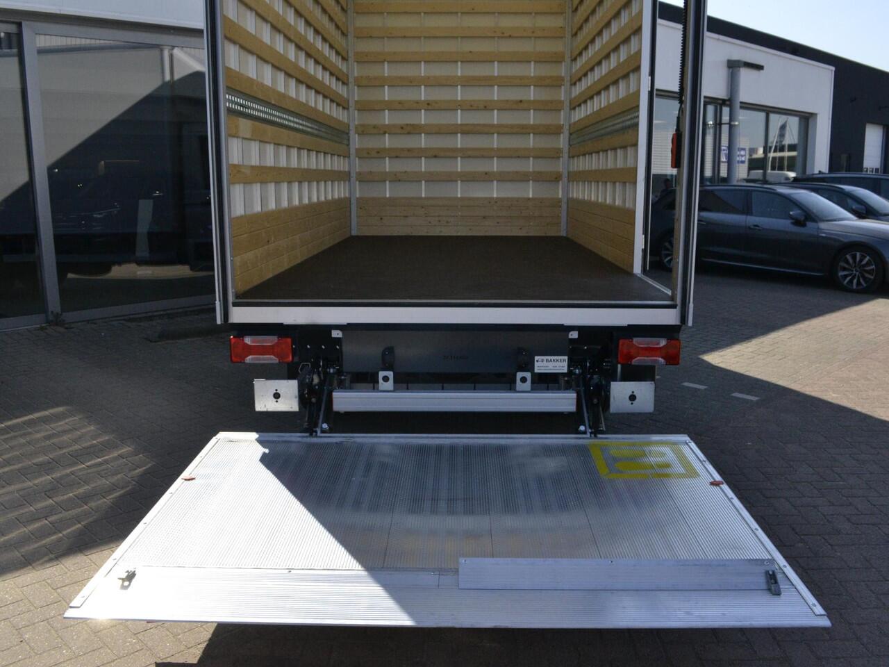 Volkswagen CRAFTER Bedrijfswagens Chassis 50(35) BAKWAGEN Trendline 2.0 TDI 164pk L4 · Camera · Laadlift · Cruise Control · P-Sensoren · Apple/Android Car Play · Garantie t/m 22-12-2028 of 120.000km