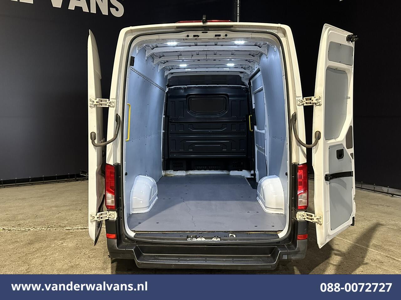 Volkswagen CRAFTER 2.0 TDI 141pk L3H3 L2H2 Euro6 Airco | Apple Carplay | Android Auto | Camera | Stoelverwarming Parkeersensoren
