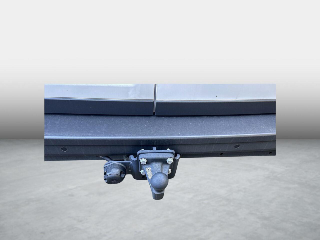 Volkswagen CRAFTER Bedrijfswagens Trendline L3H3 35 (140 pk) 103 kW pk 6 versn. Hand | BPM vrij | Vierseizoensbanden | Trekhaak met vaste kogel (inclusief aanhangwagenstabilisator) | Middelhoog dak (h3) | Achteruitrijcamera (rear view) |