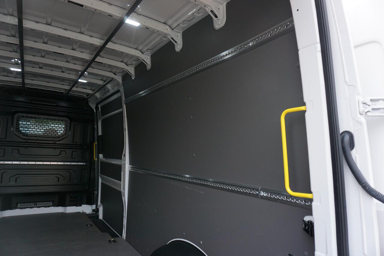 Volkswagen CRAFTER 35 177PK Automaat L4H3/L3H2 Facelift Apple Carplay Navigatie Camera Digitaal dashboard Camera