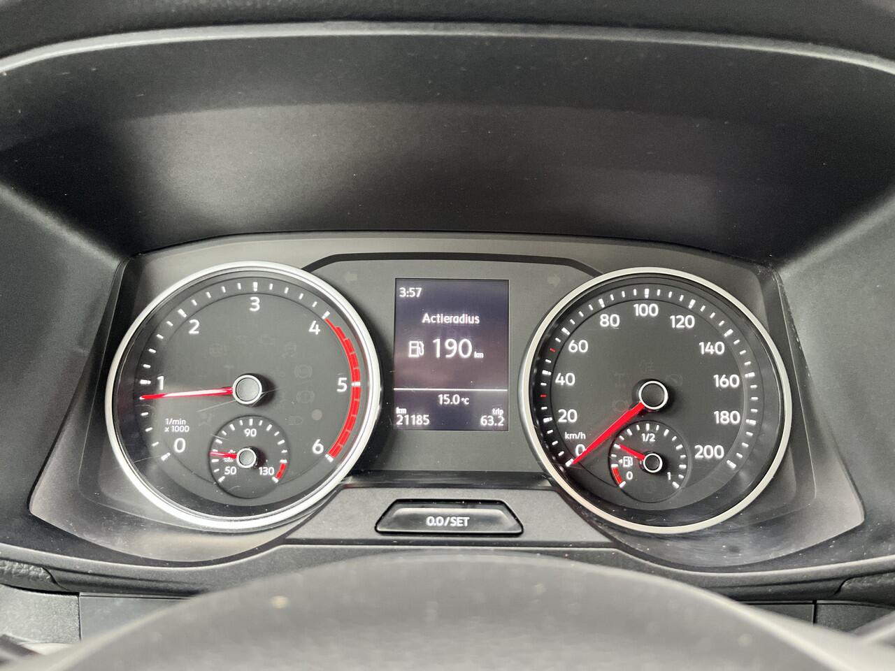 Volkswagen CRAFTER 35 2.0 TDI DC Hiab Laadkraan 023-3 Trekhaak 2500 kg trekgewicht Airco Cruise controle 6-Persoons Open laadbak Pick-up Euro 6 Bakwagen P-up Telefoonverbinding 1e eigenaar