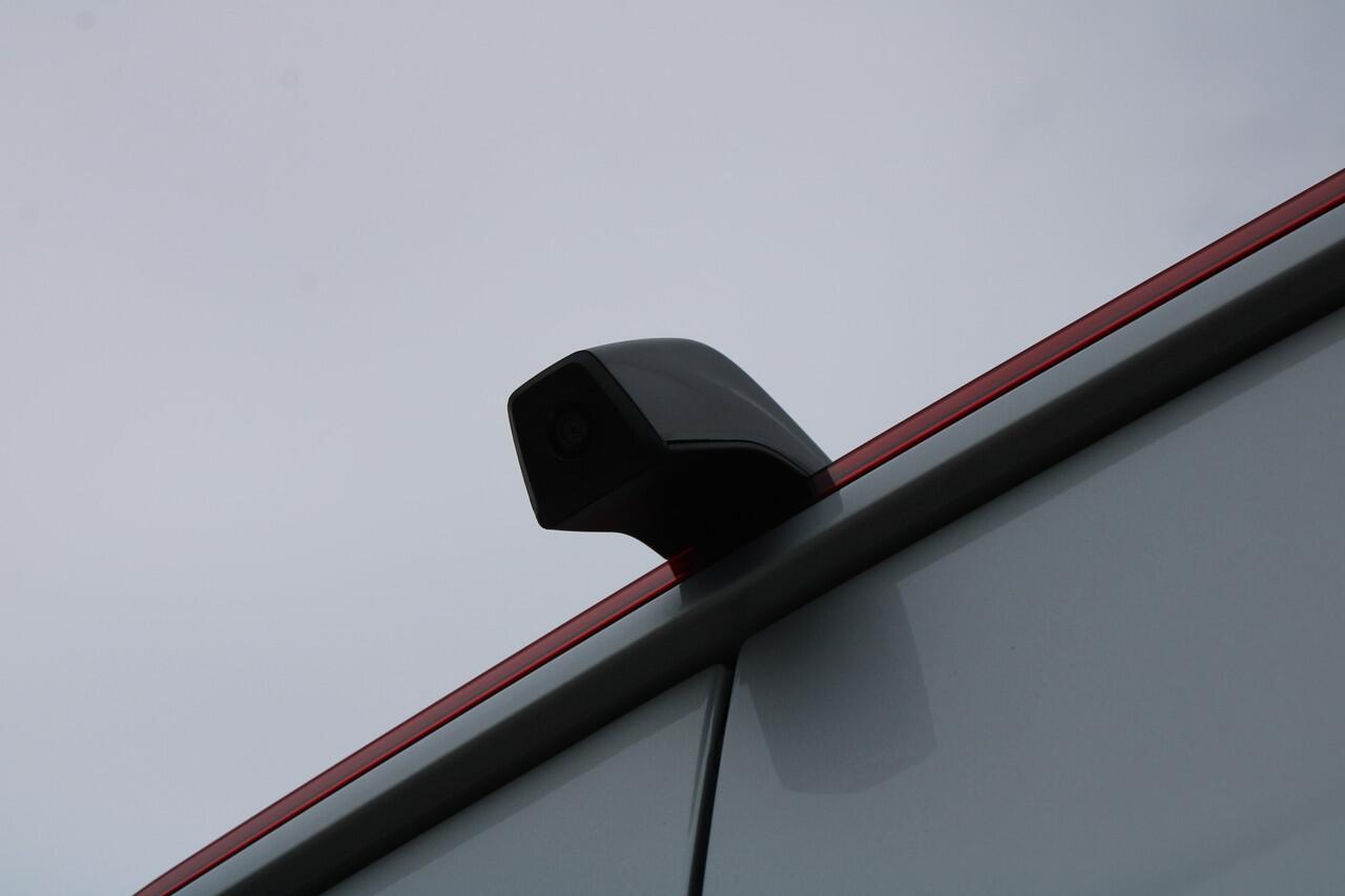 Volkswagen CRAFTER 35 2.0 TDI L3H3 177pk - LED koplampen - Navigatie - Geveerde stoel - Cruise - Camera - DAB - Parkeersensoren - Rijklaar