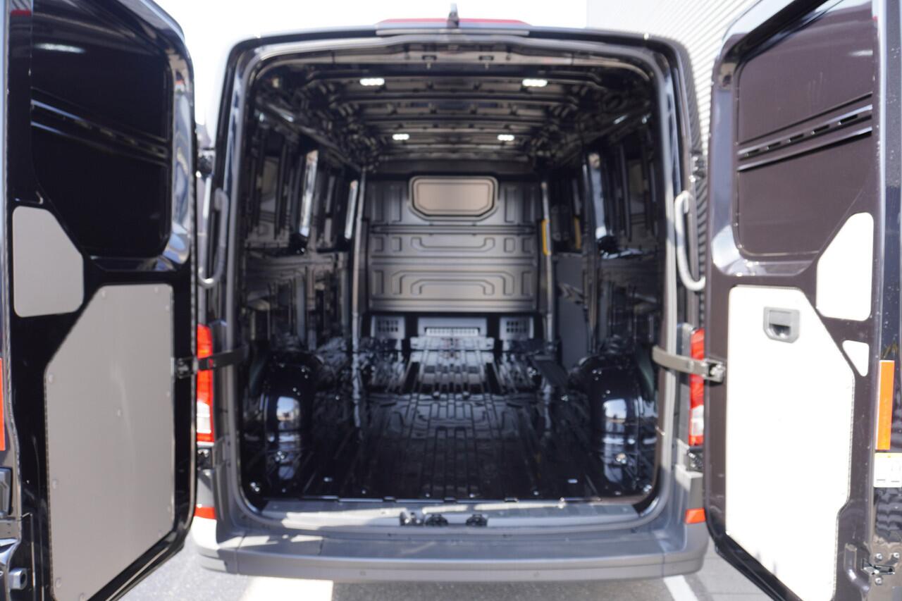 Volkswagen CRAFTER 35 2.0 TDI L3H2 177 PK Aut. Exclusive, LED koplampen, Adaptive cruise control, Alarm, Stuurverwarming