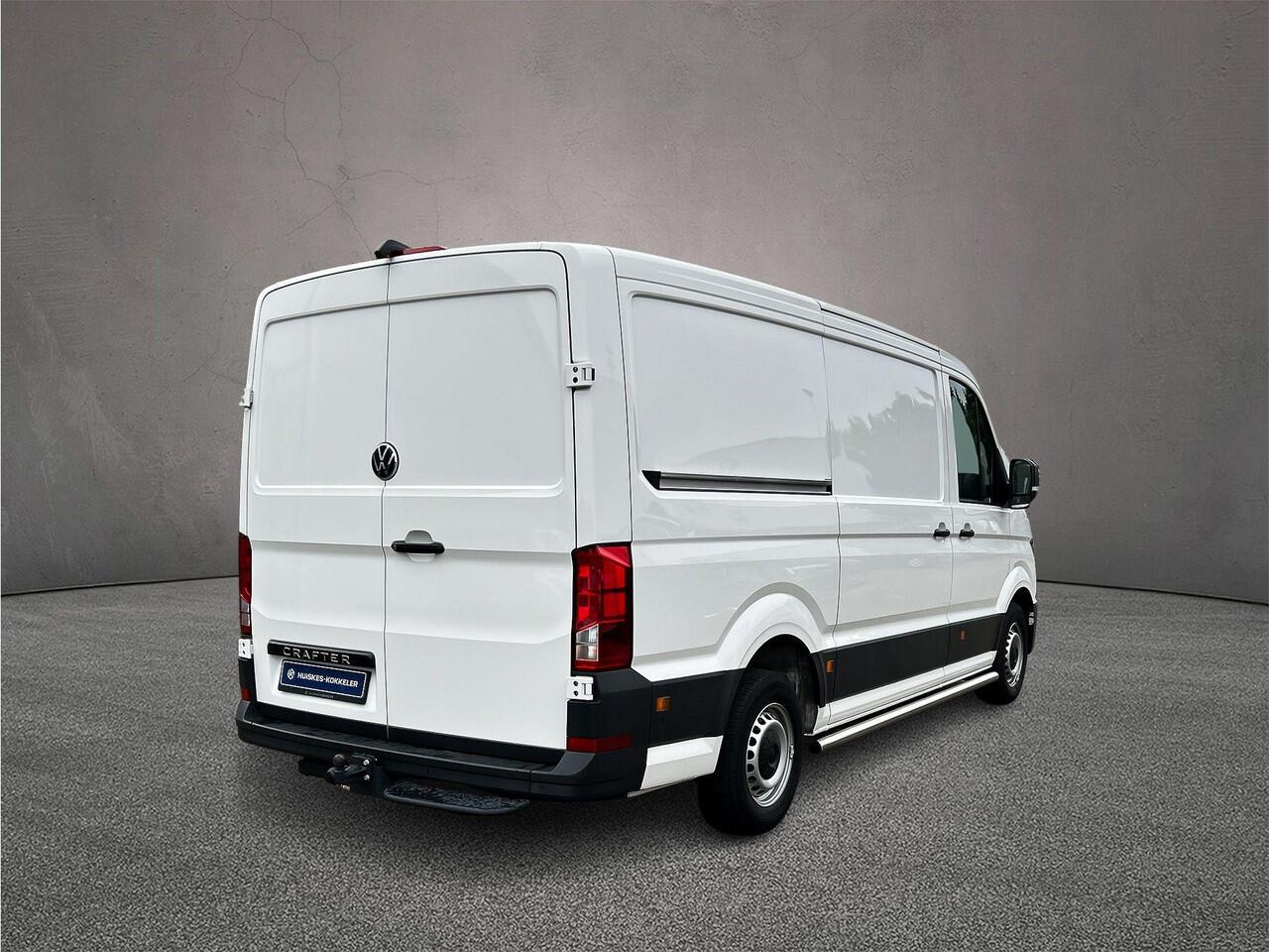 Volkswagen CRAFTER 2.0 TDI 140 PK L3H2 Highline | BPM-vrij | All Seasonbanden | Navigatie (Apple carplay / Android Auto) | Trekhaak | Sidebars | Betimmering | Camera
