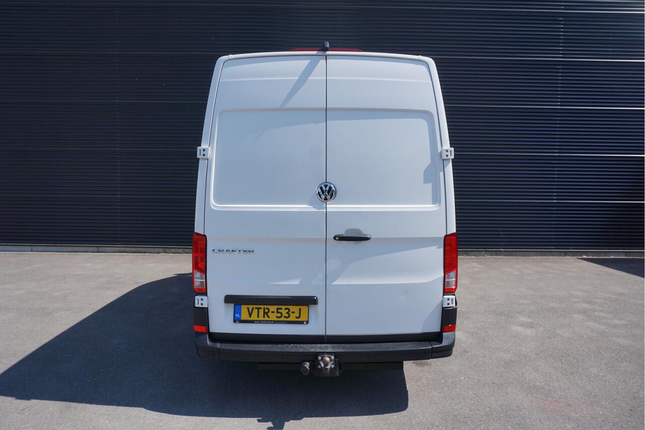 Volkswagen CRAFTER 140PK L3H3/L2H2 Highline Apple Carplay Camera Trekhaak Parkeersensoren Sidebars Voorruitverwarming